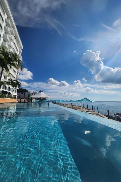 Heated infinity-edge pool