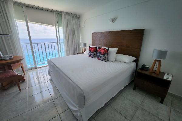 Deluxe Oceanfront King